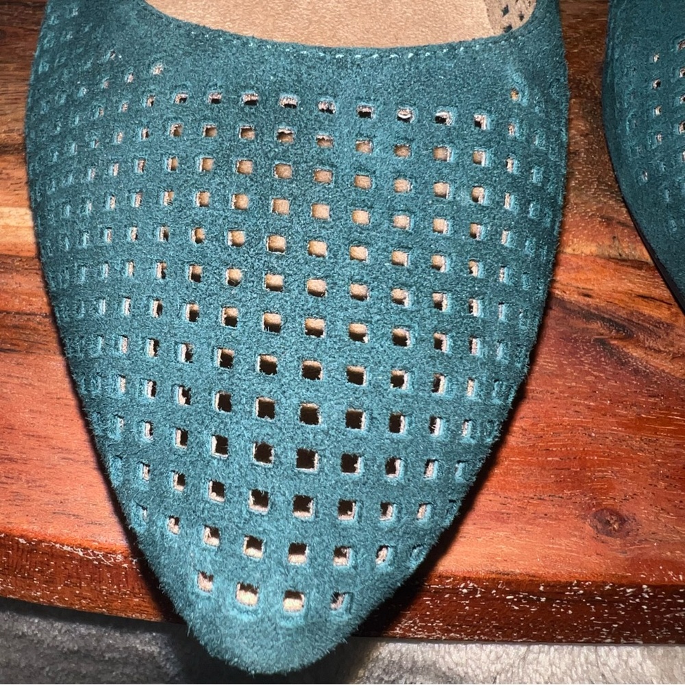 Vionic Perforated Suede Pointed Toe Flats Deep Green Comfort Flats Wide 8.5 - Picture 9 of 9